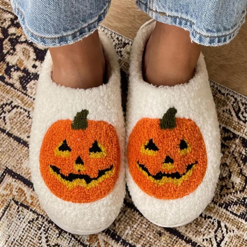 NEW Hazel Blues jack-o'-lantern Orange Pumpkin White Halloween Slippers US 9 10
